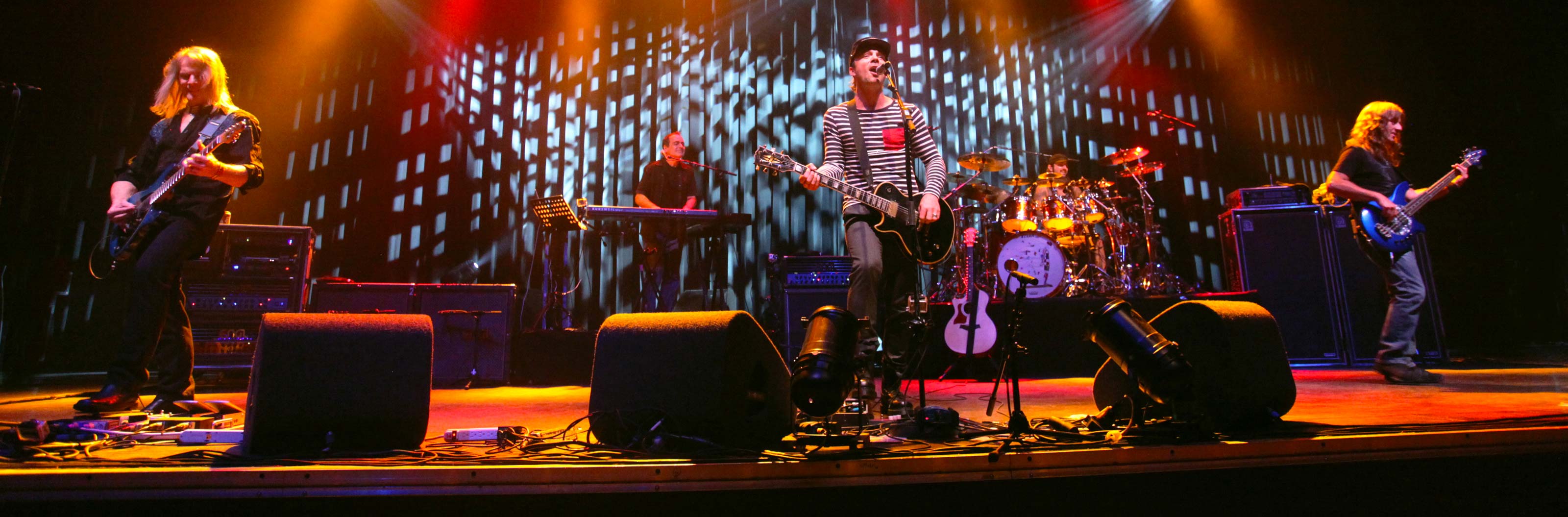 Flying Colors intervista esclusiva: quando la follia musicale diventa arte